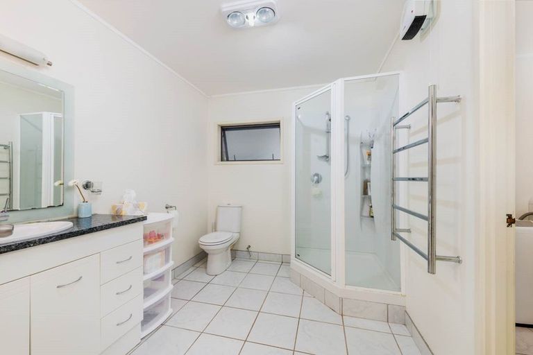 Photo of property in 1028 East Coast Road, Fairview Heights, Auckland, 0630