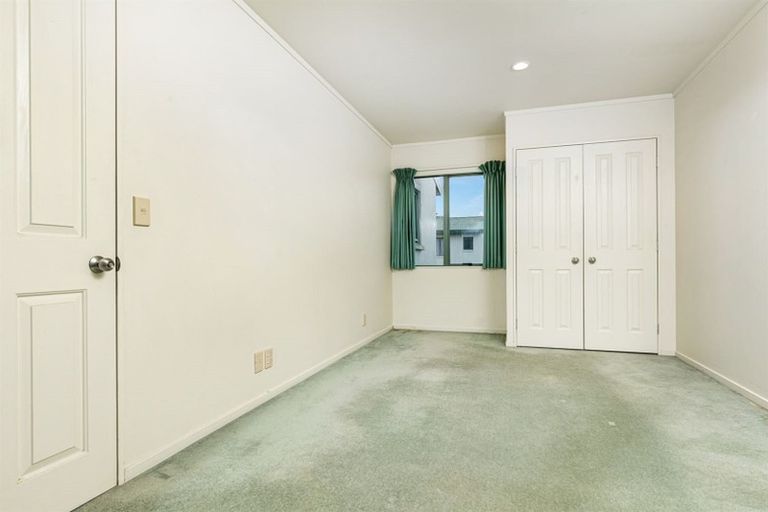 Photo of property in 16 Vitex Lane, Henderson, Auckland, 0612