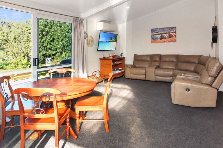Photo of property in 22 Holben Parade, Foxton Beach, Foxton, 4815
