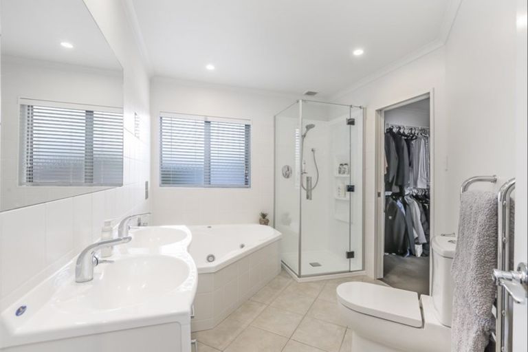 Photo of property in 30b Riverside Road, Orewa, 0931