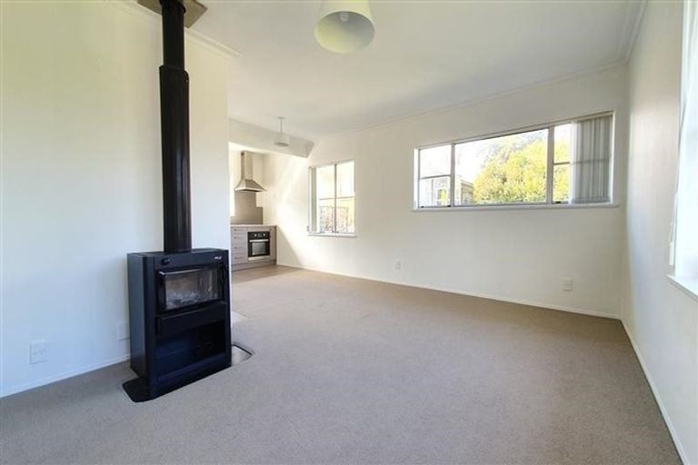 Photo of property in 2/44 Moore Street, Hillcrest, Auckland, 0627