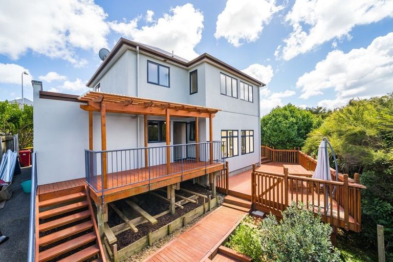 Photo of property in 5 Sonoma Crescent, Oteha, Auckland, 0632