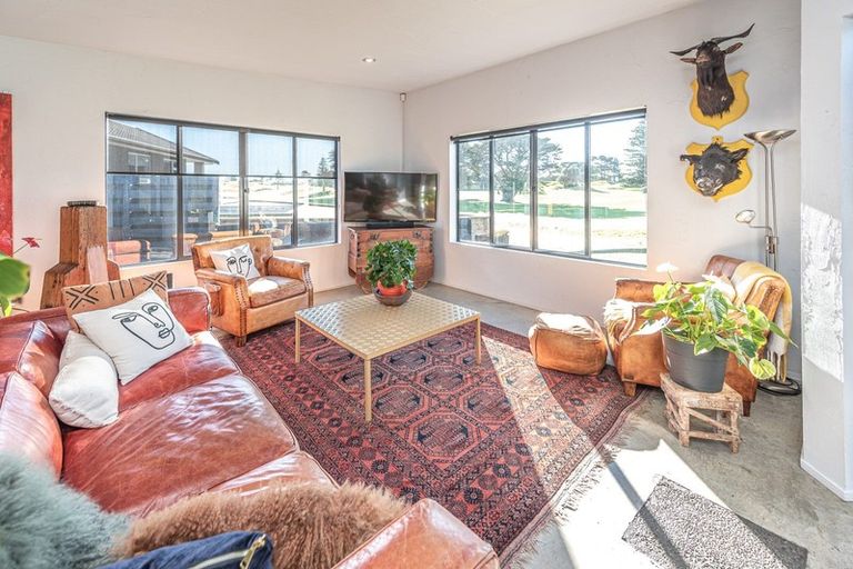 Photo of property in 21 Golf Vue Place, Castlecliff, Whanganui, 4501