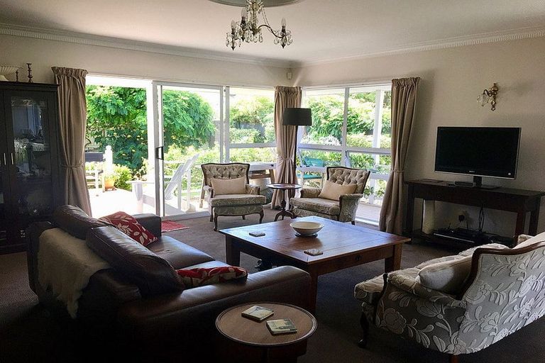 Photo of property in 1/6 Ocean View Road, Milford, Auckland, 0620