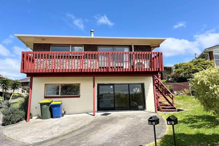 Photo of property in 1/4 Lydford Place, Glendene, Auckland, 0602