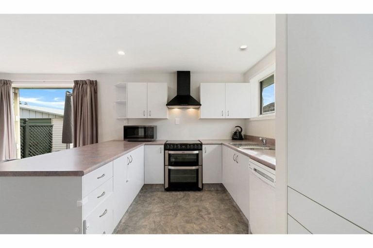 Photo of property in 36 Oakley Crescent, Hornby, Christchurch, 8042