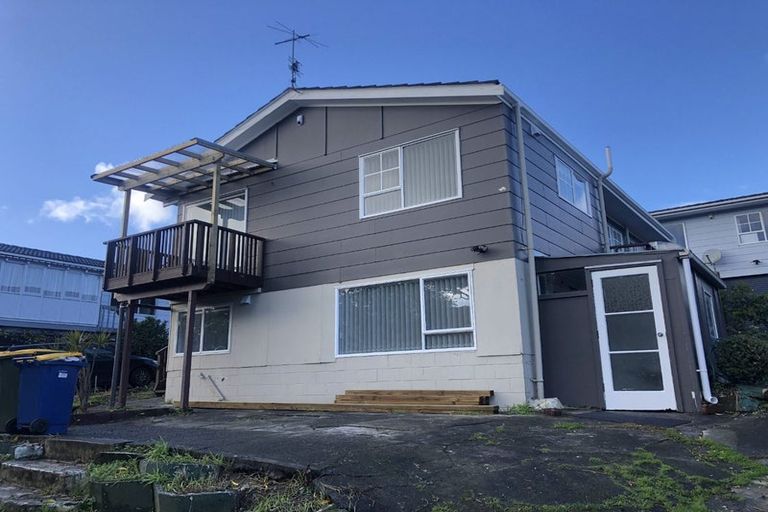 Photo of property in 1/127 Lynn Road, Bayview, Auckland, 0629