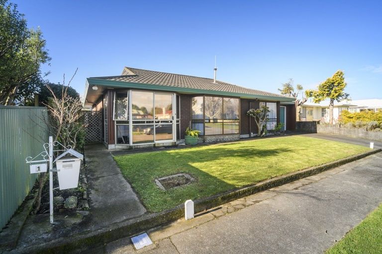 Photo of property in 1 Burfield Place, Awapuni, Palmerston North, 4412