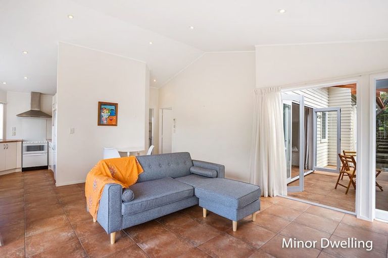 Photo of property in 42 Glenfern Road, Mellons Bay, Auckland, 2014