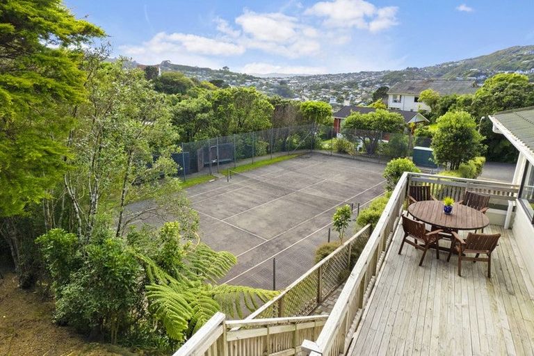 Photo of property in 19 Paddington Grove, Karori, Wellington, 6012
