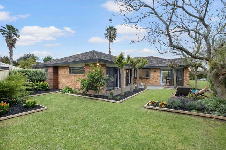 Photo of property in 9 Suncrest Drive, West Harbour, Auckland, 0618