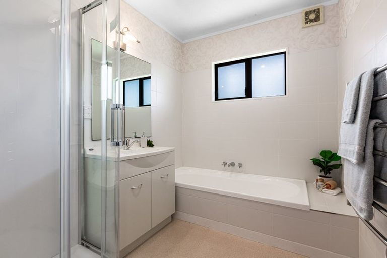 Photo of property in 17 Shackle Lane, Whitby, Porirua, 5024