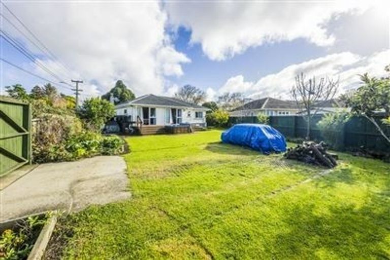 Photo of property in 2 Orakau Road, Mangere East, Auckland, 2024