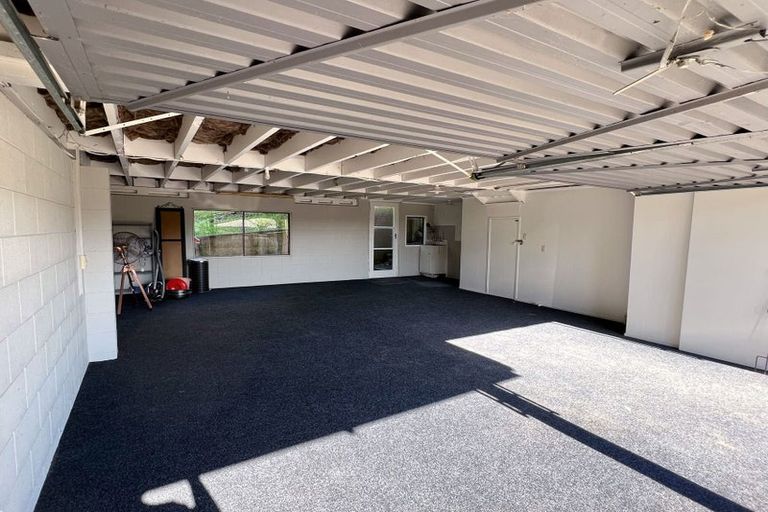 Photo of property in 23 Calman Place, Chatswood, Auckland, 0626