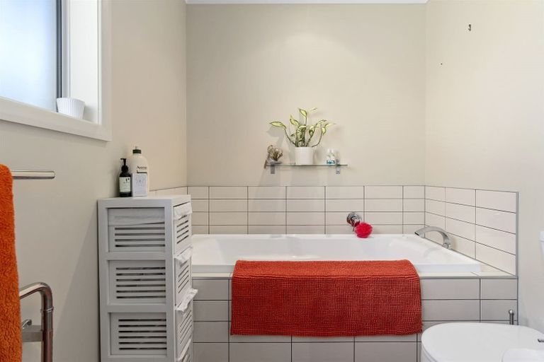 Photo of property in 124 Castlewold Drive, Bethlehem, Tauranga, 3110