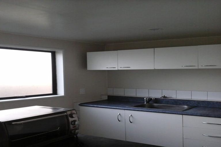 Photo of property in 1/30 Chislehurst Street, Henderson, Auckland, 0612