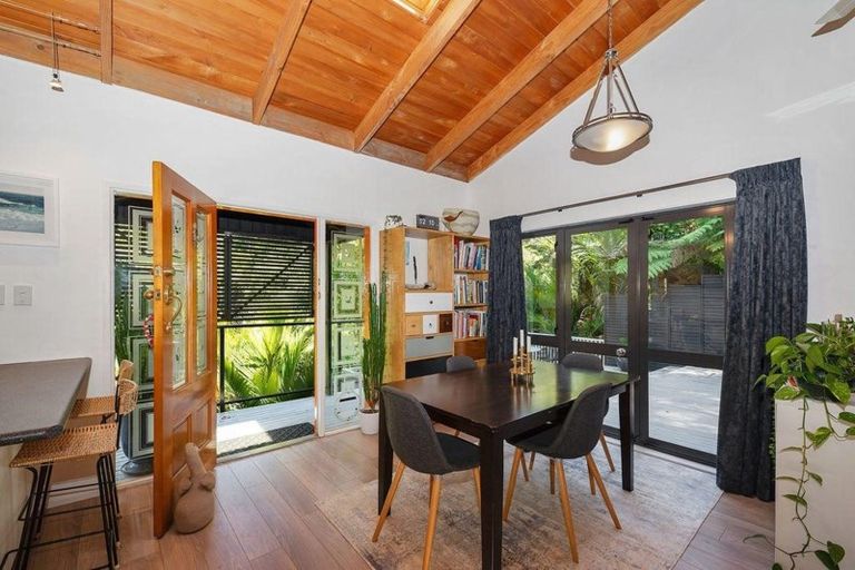 Photo of property in 24 Valley Road, Titirangi, Auckland, 0604