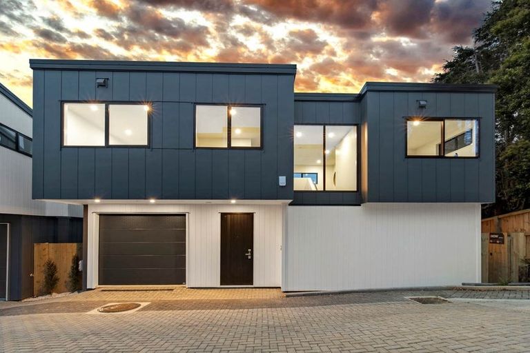 Photo of property in 296c East Coast Road, Forrest Hill, Auckland, 0620