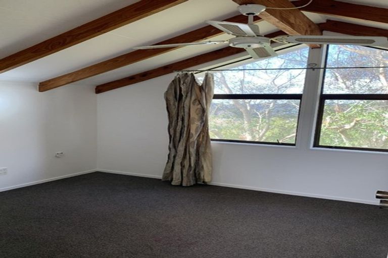 Photo of property in 1/11 Helicon Place, Totara Vale, Auckland, 0629