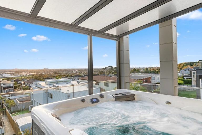 Photo of property in 13 Michael Richard Place, East Tamaki Heights, Auckland, 2016