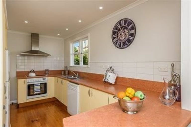 Photo of property in 5 Shalimar Crescent, Khandallah, Wellington, 6035