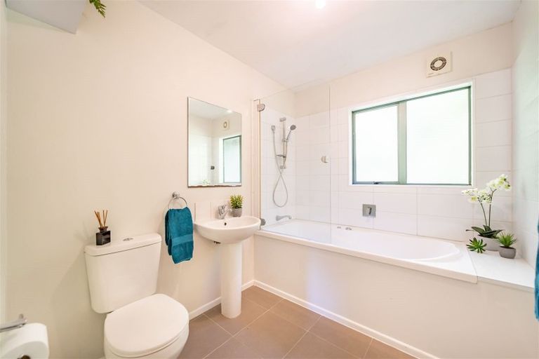 Photo of property in 116 Pinehaven Road, Pinehaven, Upper Hutt, 5019