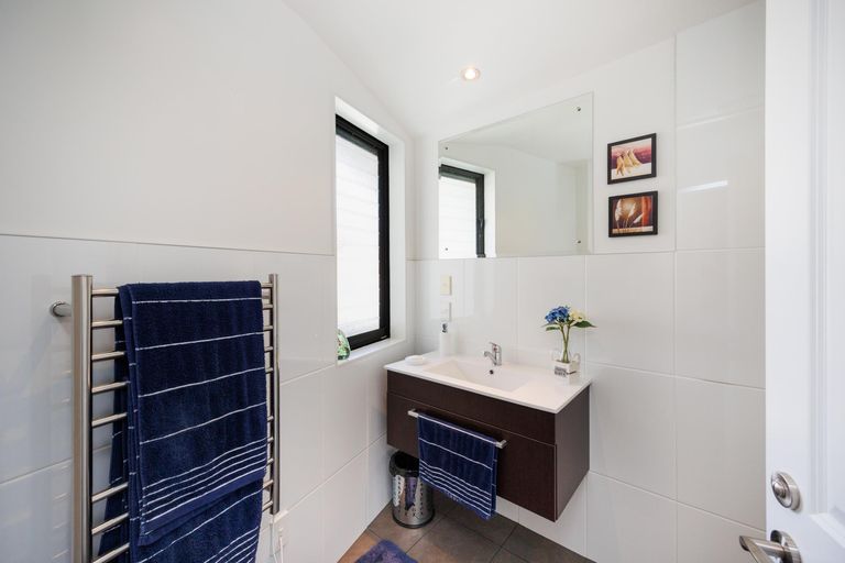 Photo of property in 27 Ruapehu Drive, Fitzherbert, Palmerston North, 4410