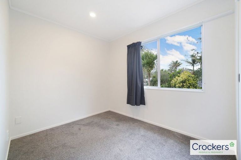 Photo of property in 2/75 Atkinson Road, Titirangi, Auckland, 0604