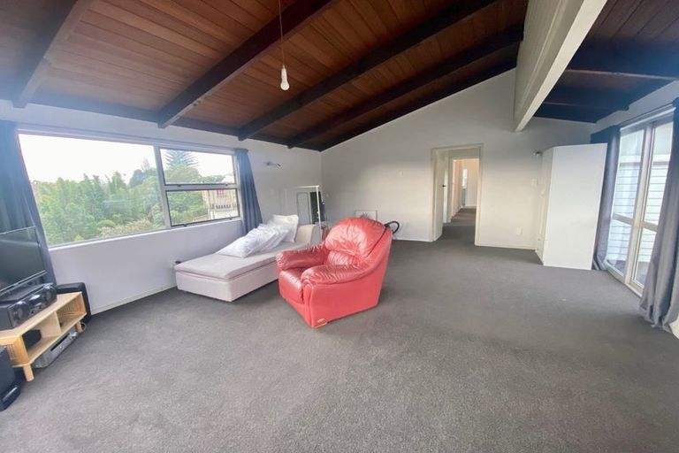 Photo of property in 31 Crocombe Crescent, Beach Haven, Auckland, 0626