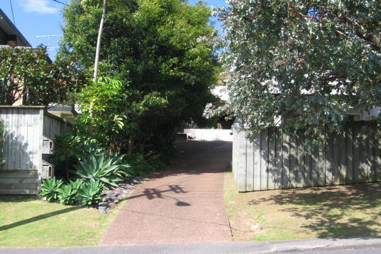 Photo of property in 1/901 Beach Road, Waiake, Auckland, 0630