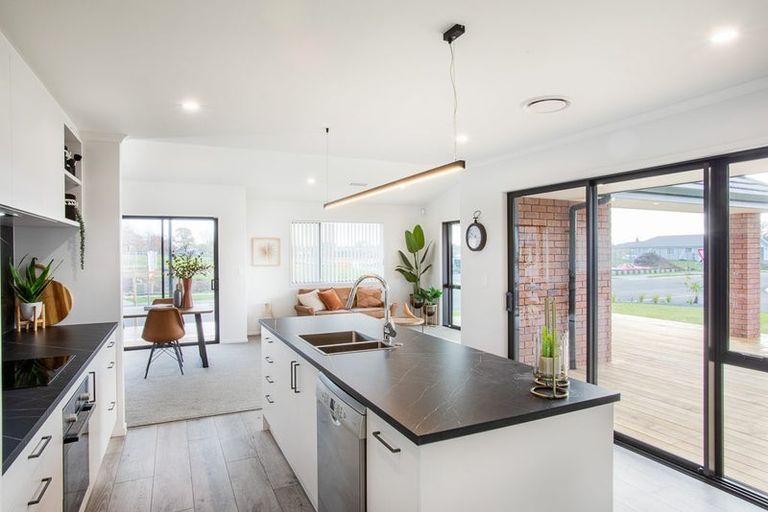 Photo of property in 45 Te Taniwha Road, One Tree Point, 0118