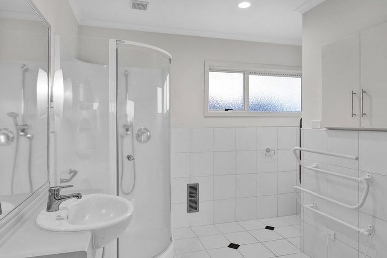 Photo of property in 8 Edna Wills Place, Hawera, 4610