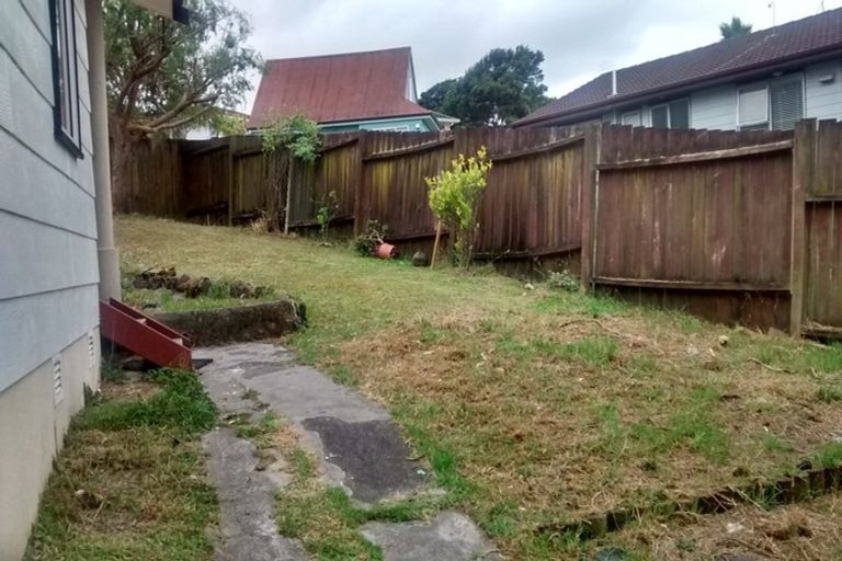 Photo of property in 18 Athena Drive, Totara Vale, Auckland, 0629