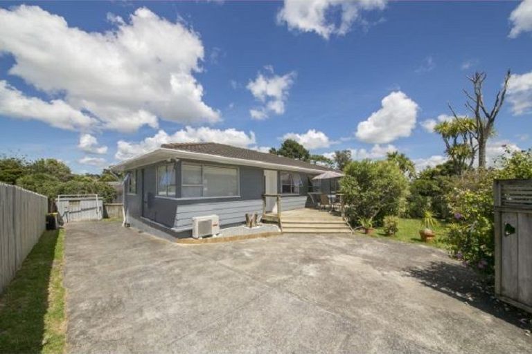 Photo of property in 73 Oreil Avenue, West Harbour, Auckland, 0618