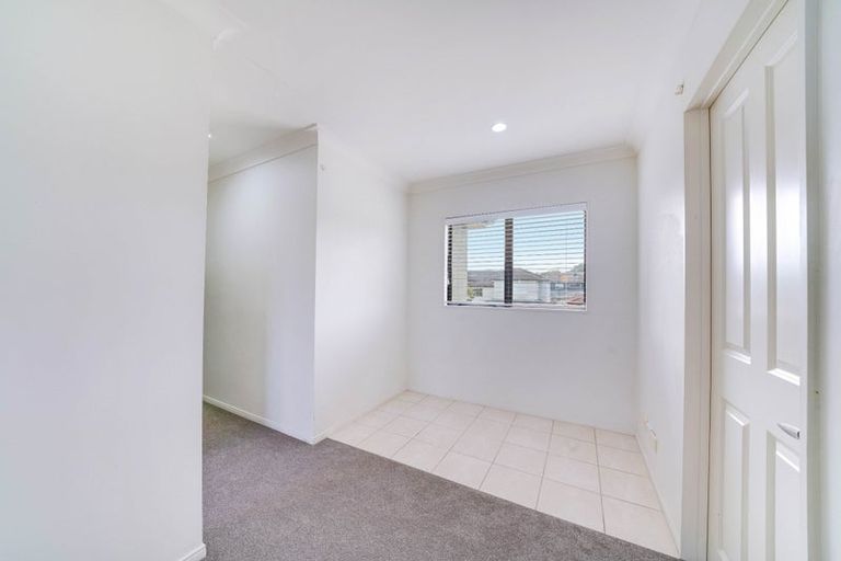 Photo of property in 71 Baverstock Road, Flat Bush, Auckland, 2016