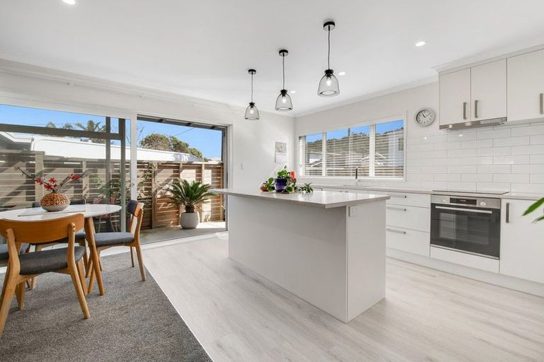 Photo of property in 16 Forest Glen, Orewa, 0931