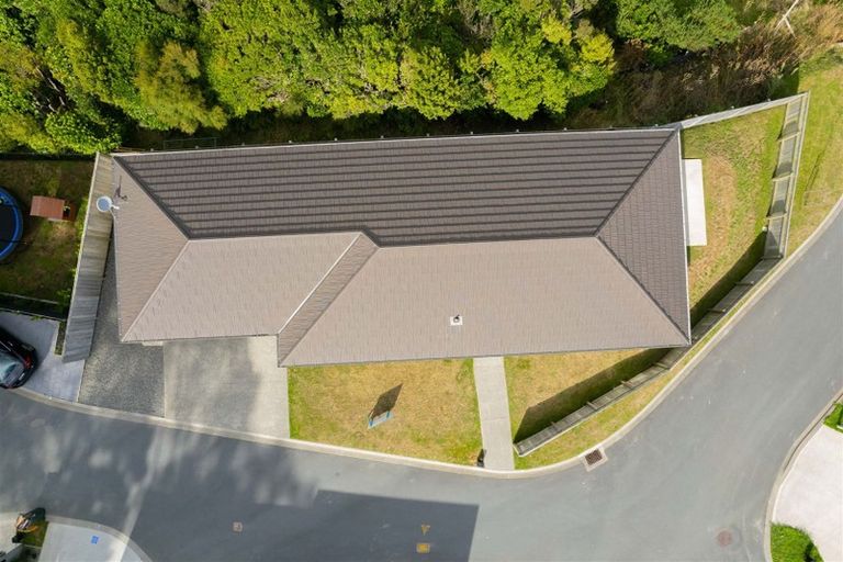 Photo of property in 8 Hull Place, Whitby, Porirua, 5024