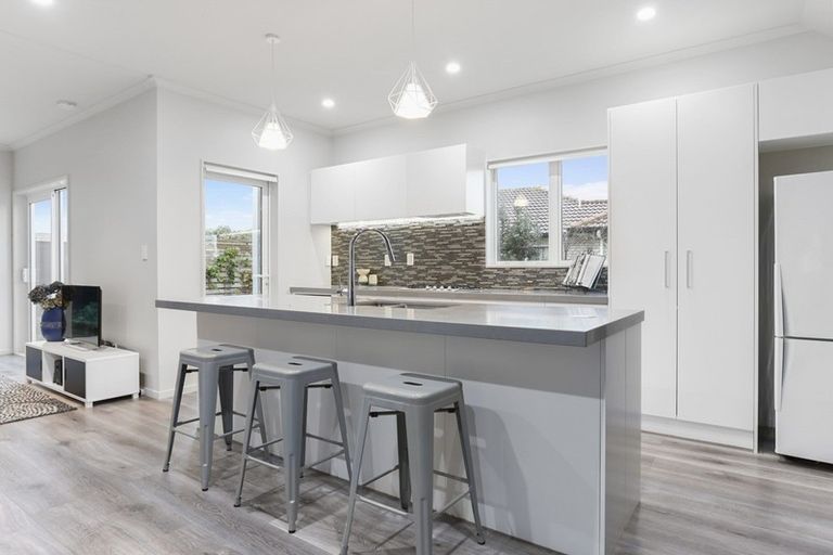 Photo of property in 23 Lili Chen Way, Mangere Bridge, Auckland, 2022