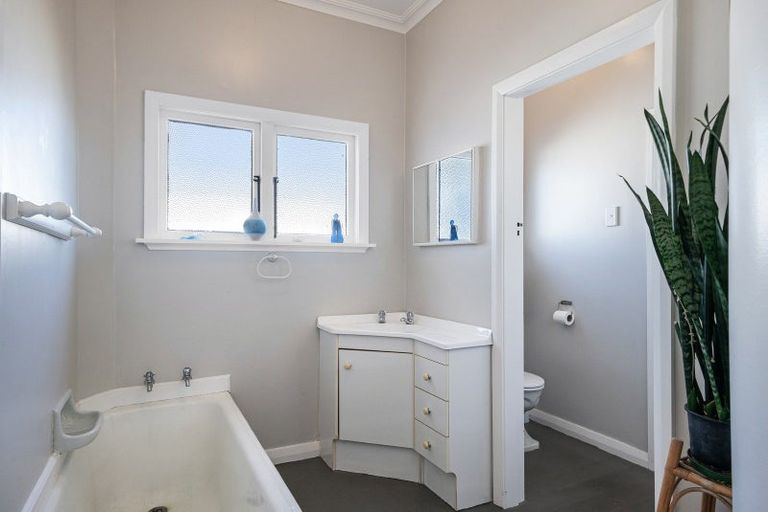 Photo of property in 361 Oxford Street, Levin, 5510