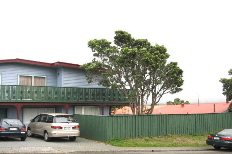 Photo of property in 55 Stewart Drive, Newlands, Wellington, 6037