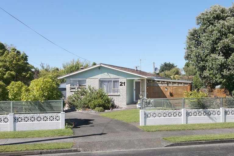 Photo of property in 21 Flower Street, Bulls, 4818