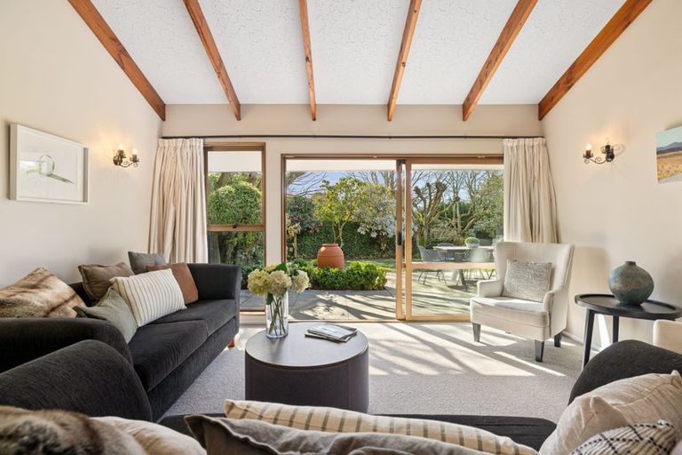 Photo of property in 27 Highland Place, Avonhead, Christchurch, 8042