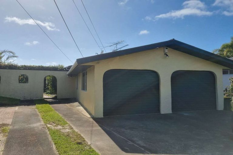 Photo of property in 111 Churchill Road, Murrays Bay, Auckland, 0630