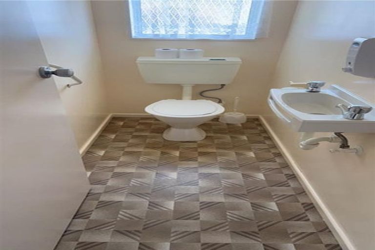 Photo of property in 2 Winslow Place, Levin, 5510