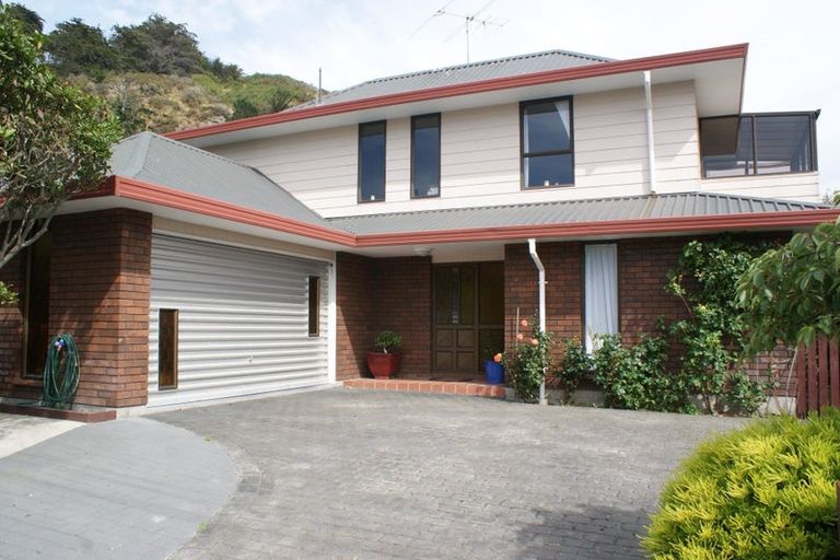 Photo of property in 20 Taupata Street, Redcliffs, Christchurch, 8081