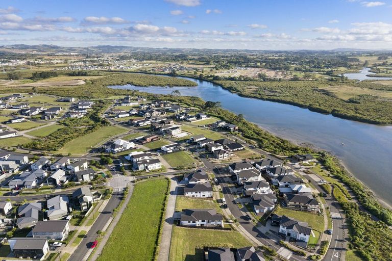 Photo of property in 17 Emerald Avenue, Rosehill, Papakura, 2113
