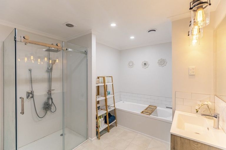 Photo of property in 2 Matthew Street, Waipawa, 4210