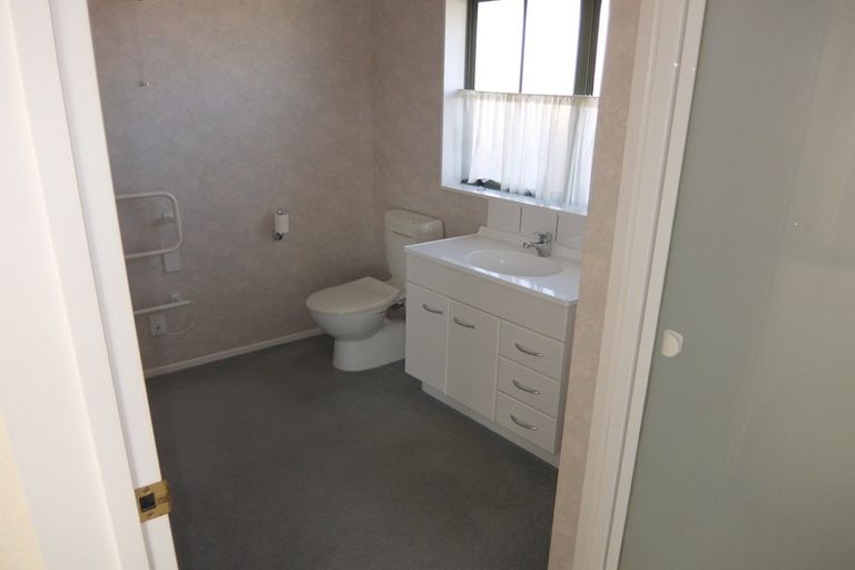 Photo of property in 93 Roberts Line, Kelvin Grove, Palmerston North, 4414