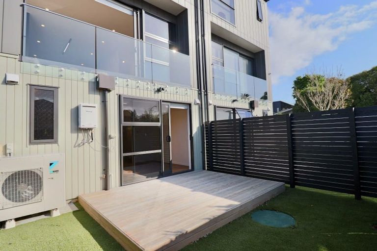 Photo of property in 3c Wilbur Place, Pakuranga Heights, Auckland, 2010