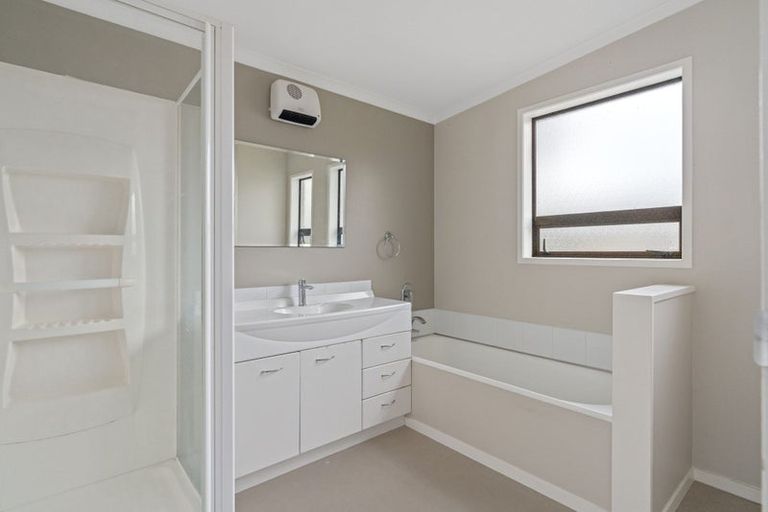 Photo of property in 12a Stuart Street, Levin, 5510